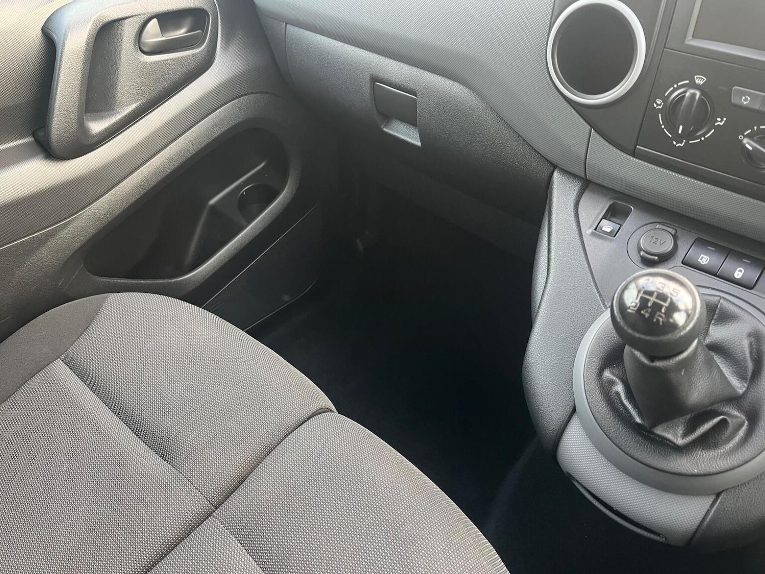 Used Peugeot Partner 2018 for sale - 77096936: Photo 18