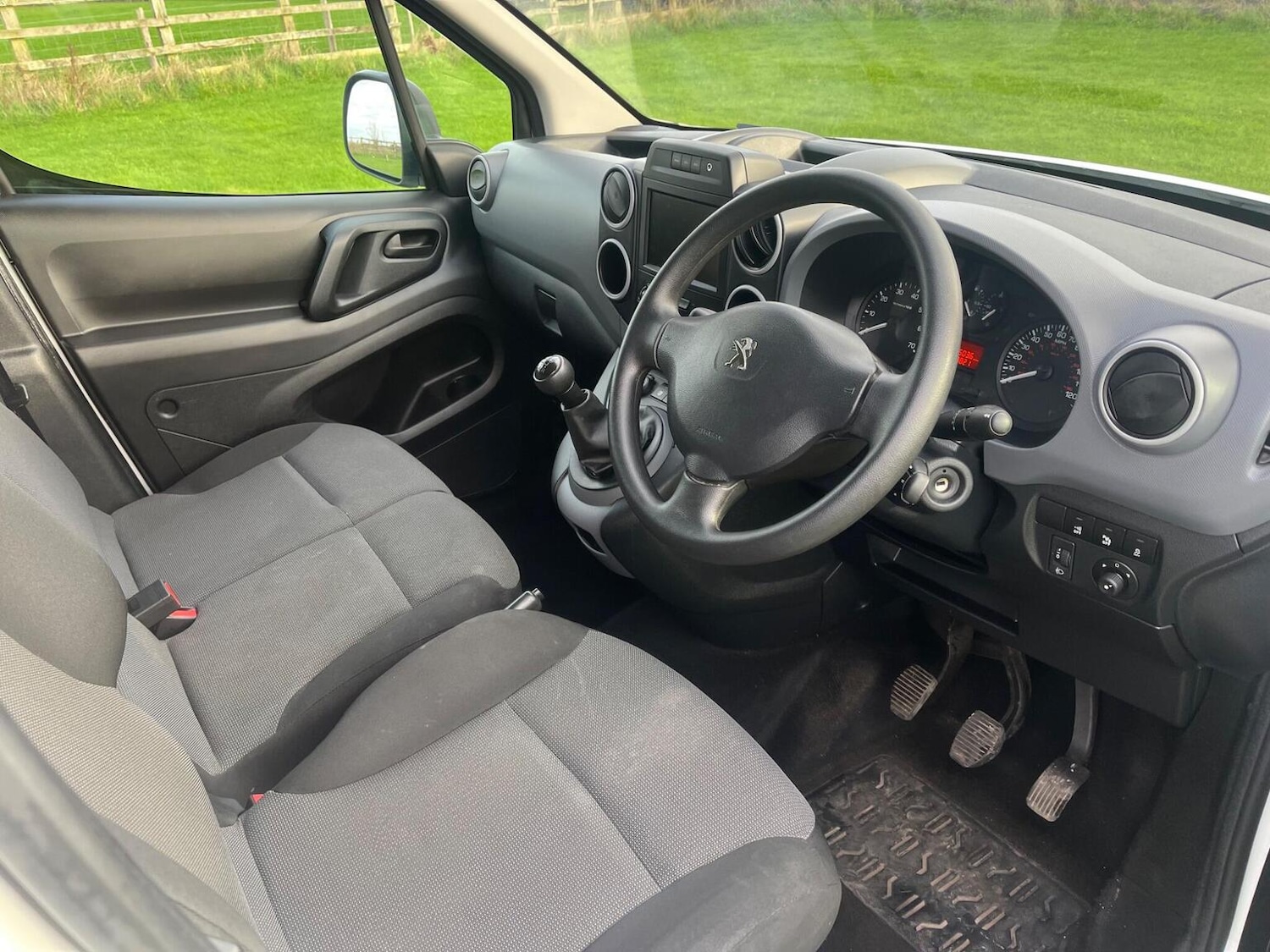 Used Peugeot Partner 2017 for sale - 77049245: Photo 21