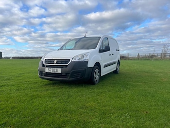 Used Peugeot Partner 2017 for sale - 77049245: Photo