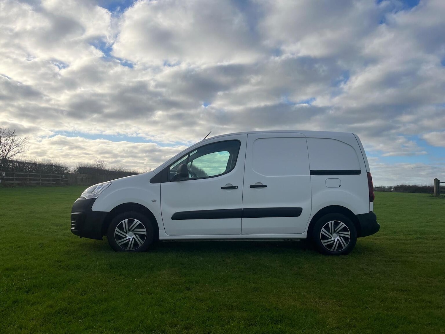 Used Peugeot Partner 2017 for sale - 77049245: Photo 5