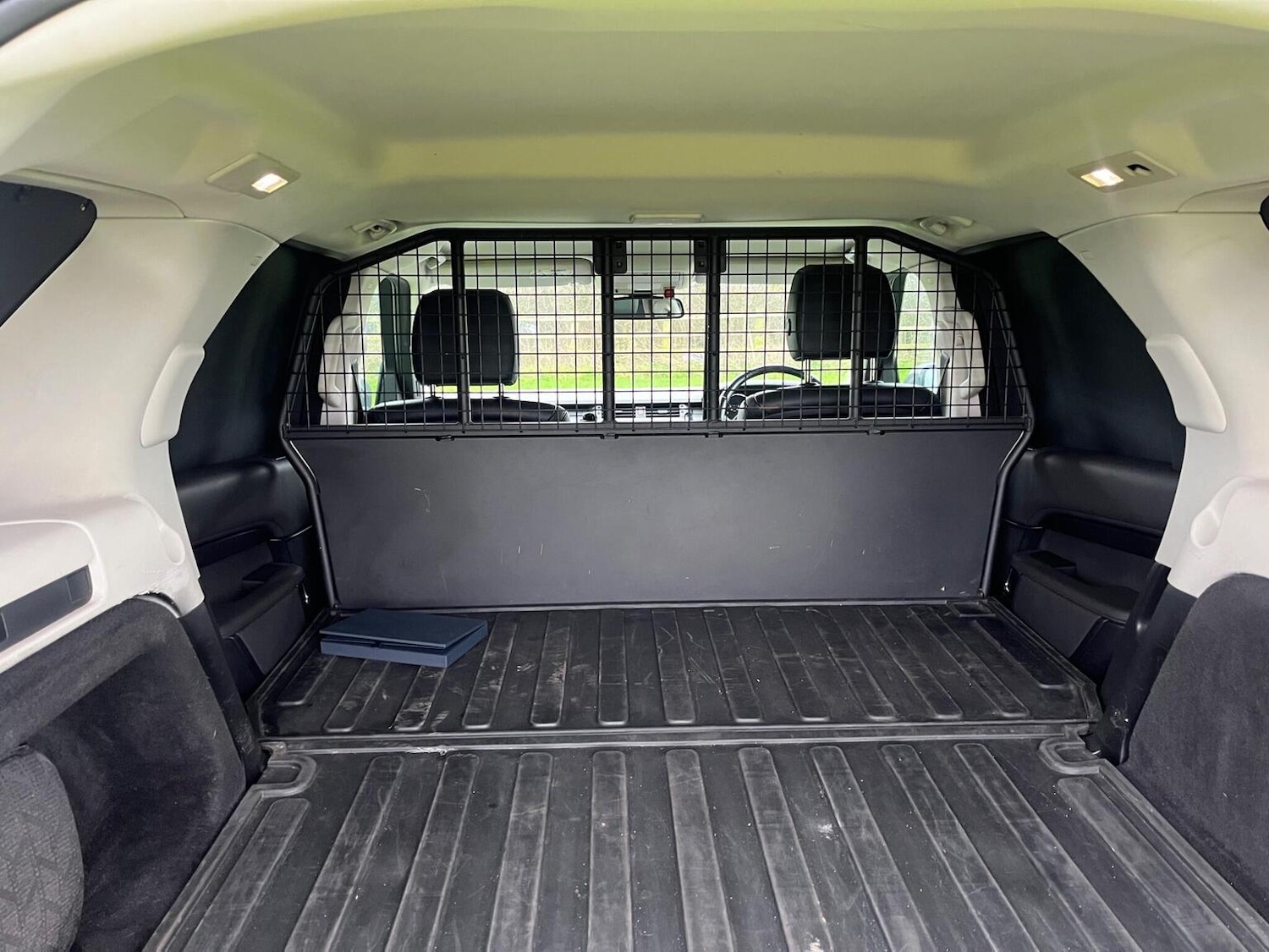 Used Land Rover Discovery 2019 for sale - 77038855: Photo 32