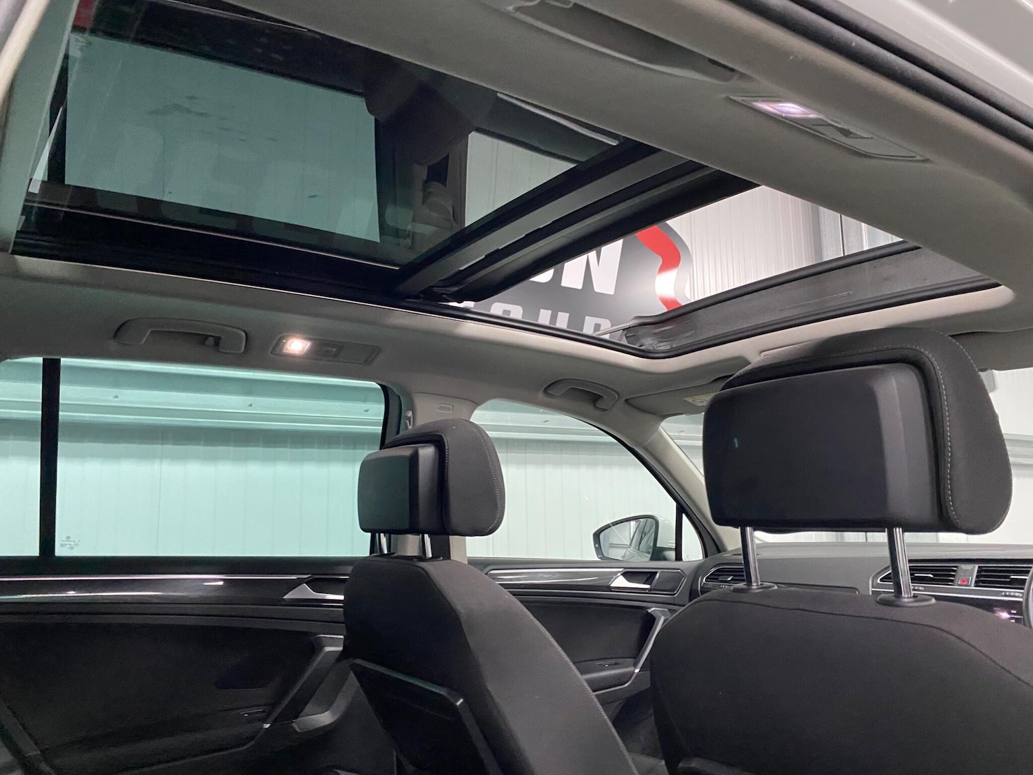 Used Volkswagen Tiguan 2018 for sale - 76993594: Photo 32