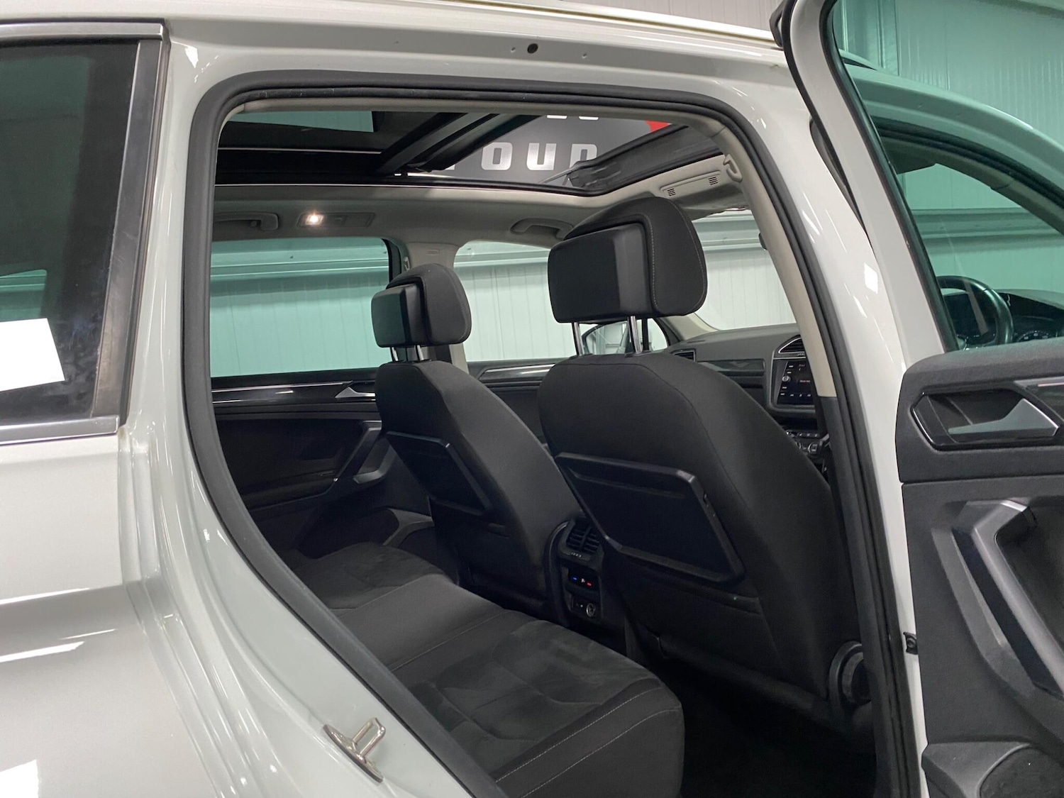 Used Volkswagen Tiguan 2018 for sale - 76993594: Photo 33