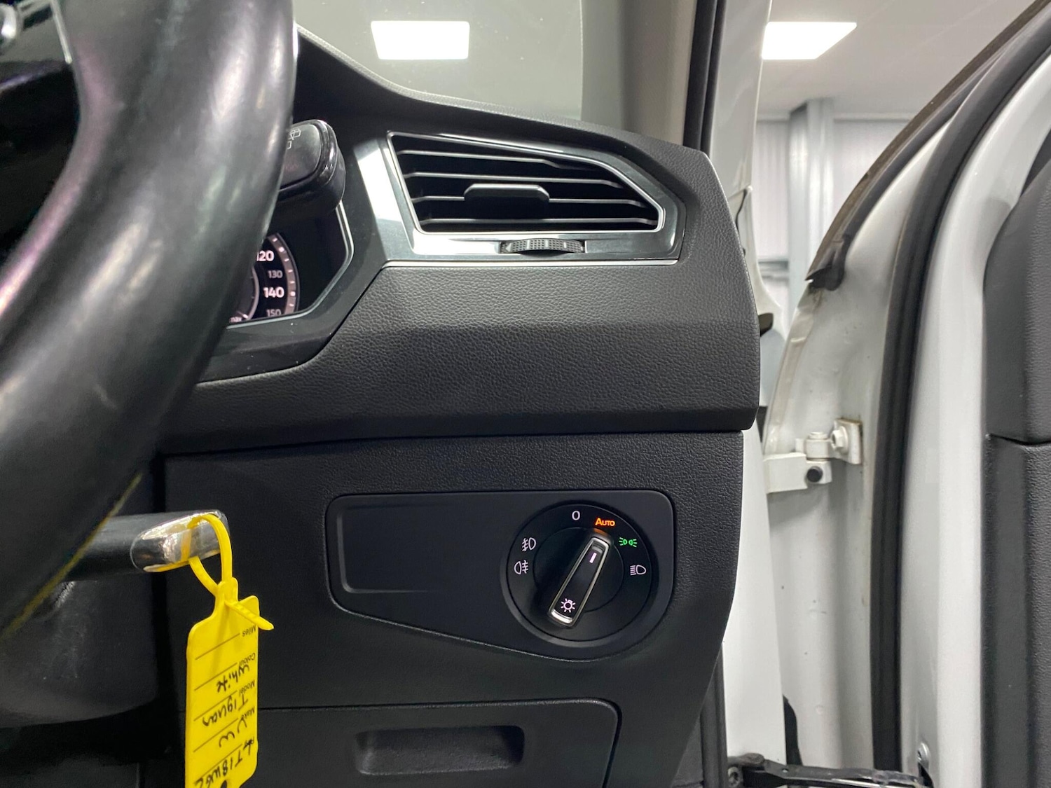 Used Volkswagen Tiguan 2018 for sale - 76993594: Photo 34