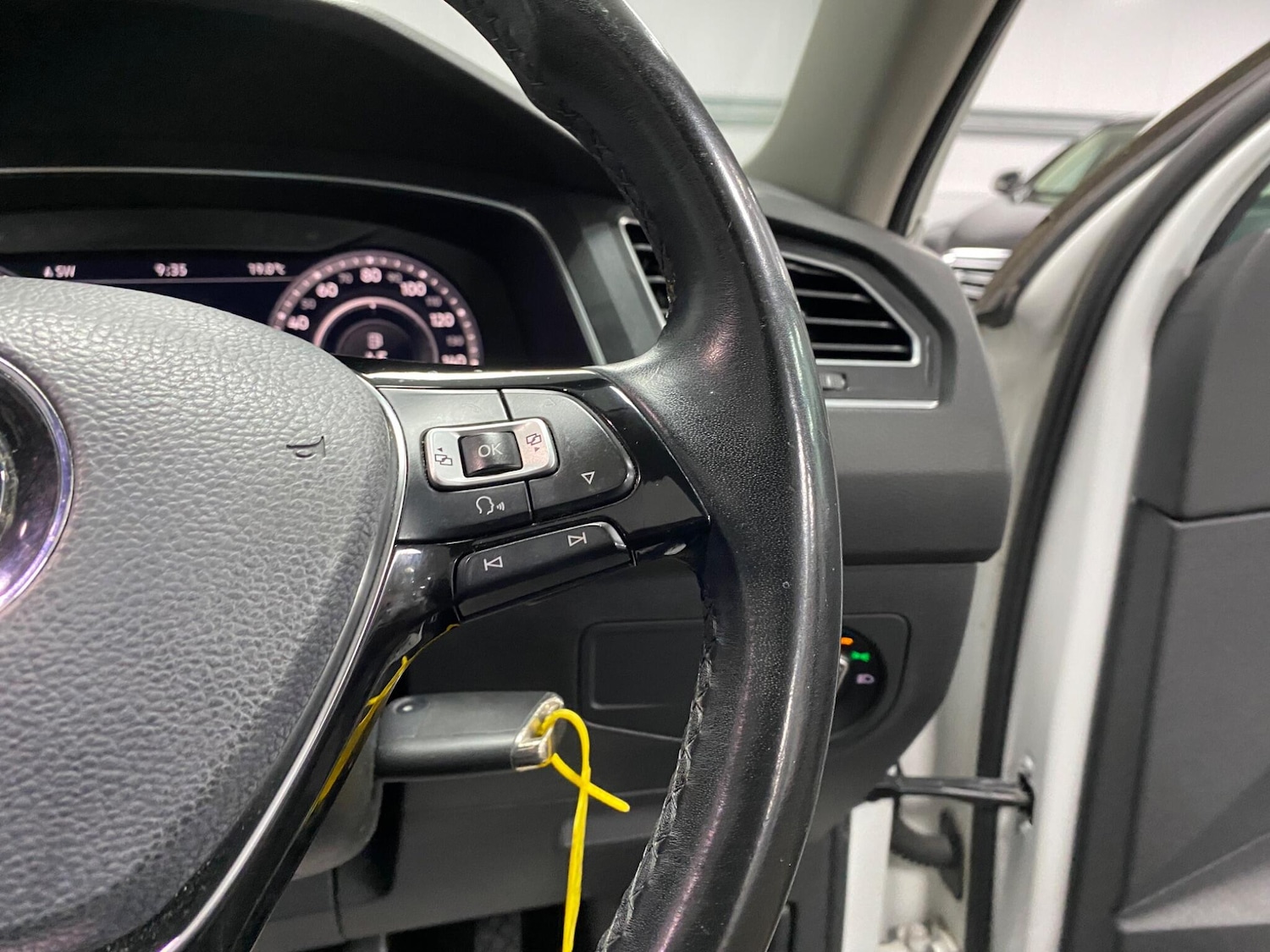 Used Volkswagen Tiguan 2018 for sale - 76993594: Photo 36