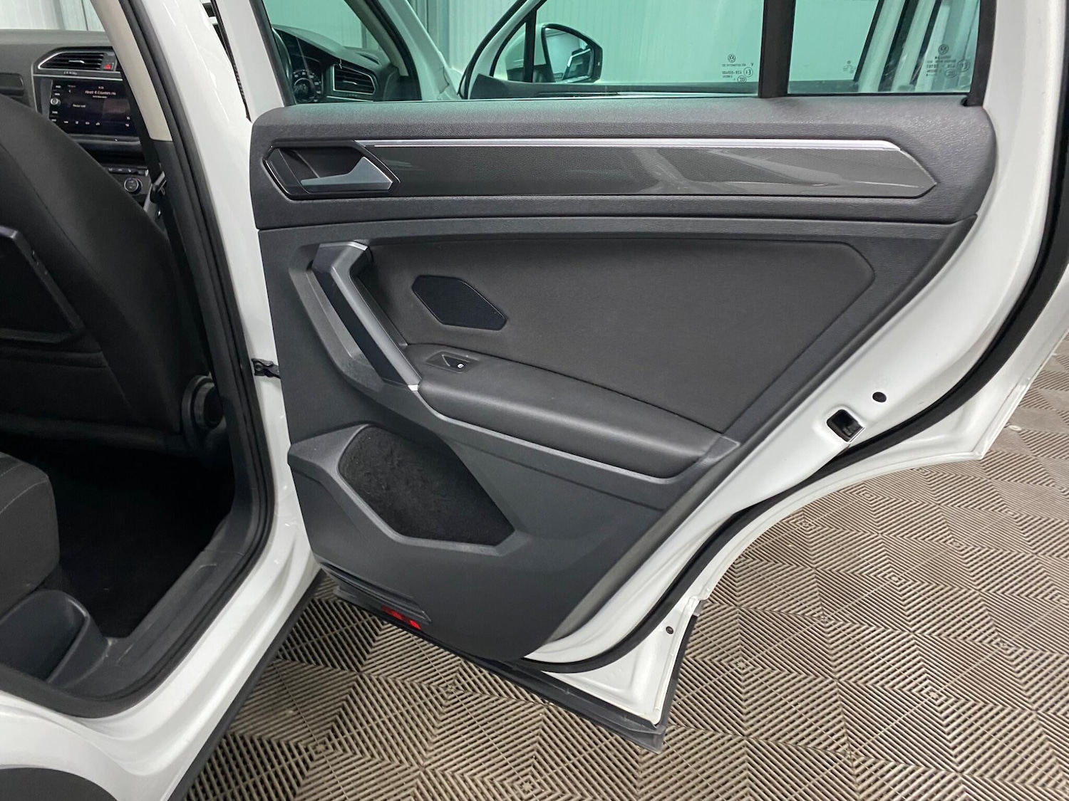 Used Volkswagen Tiguan 2018 for sale - 76993594: Photo 41