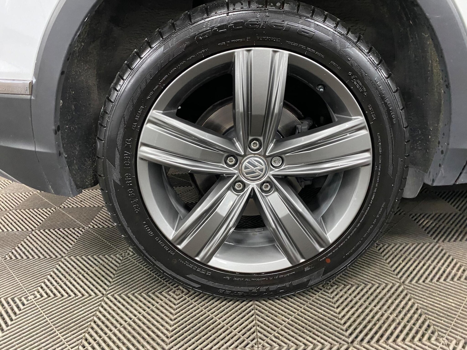 Used Volkswagen Tiguan 2018 for sale - 76993594: Photo 50