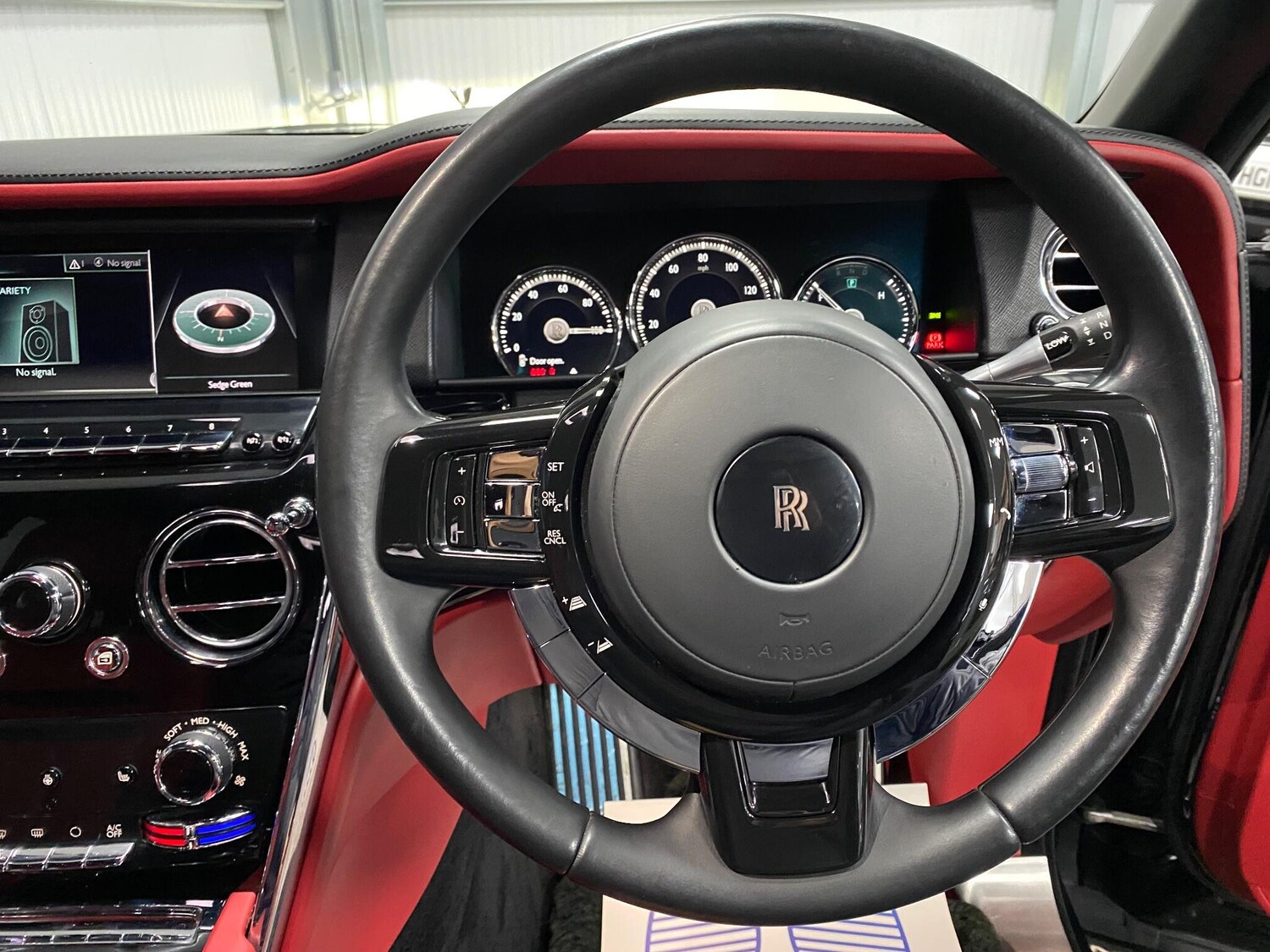 Used Rolls-Royce Cullinan 2022 for sale - 77550610: Photo 32