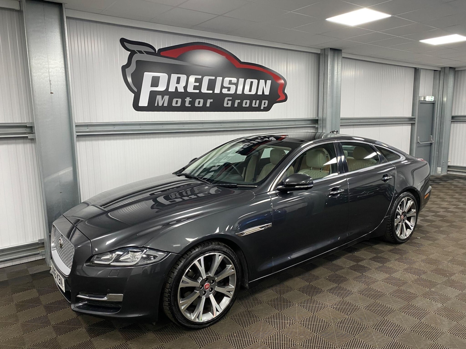 Used Jaguar XJ 2016 for sale - 76991093: Photo 11