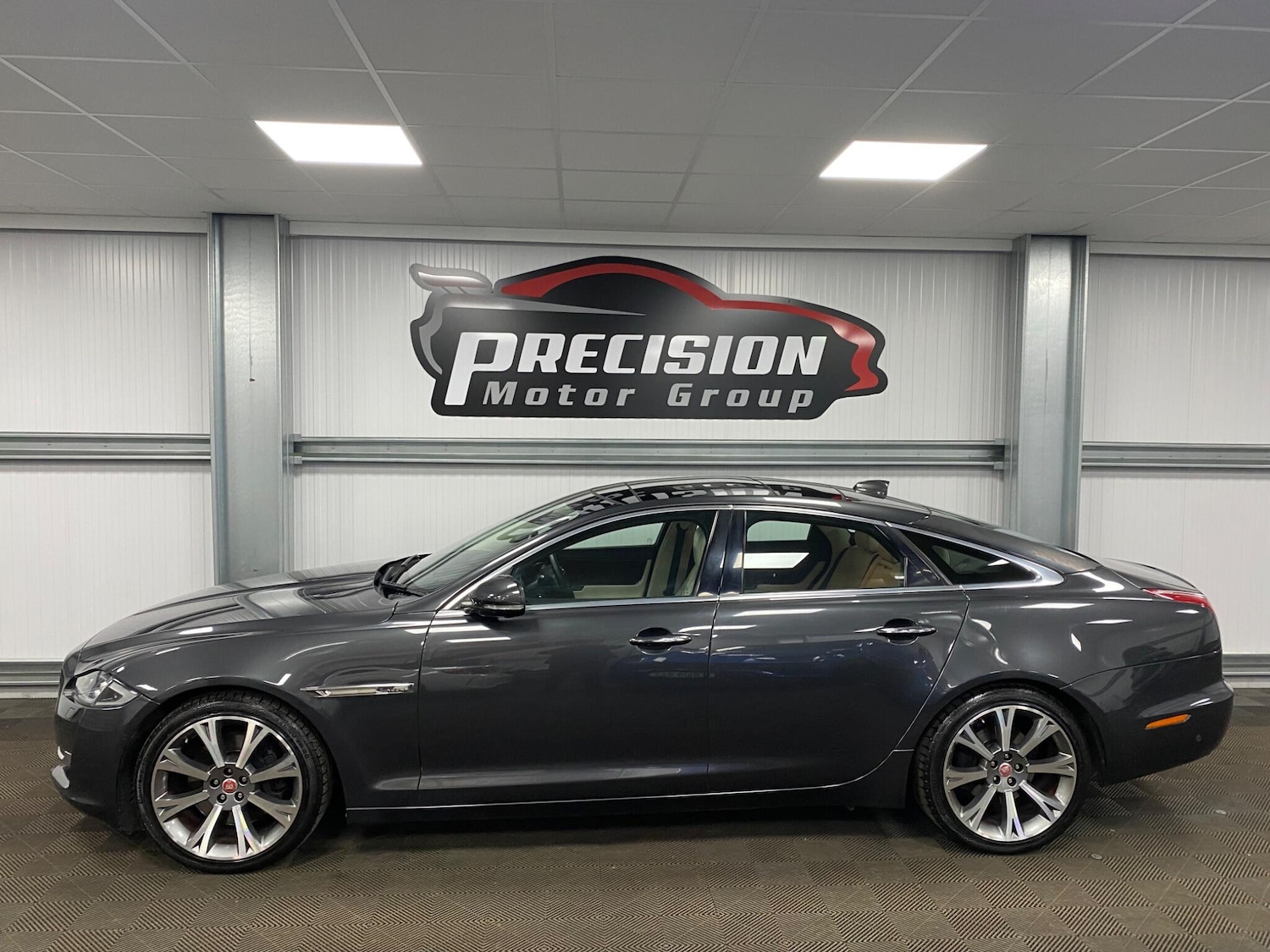 Used Jaguar XJ 2016 for sale - 76991093: Photo 15