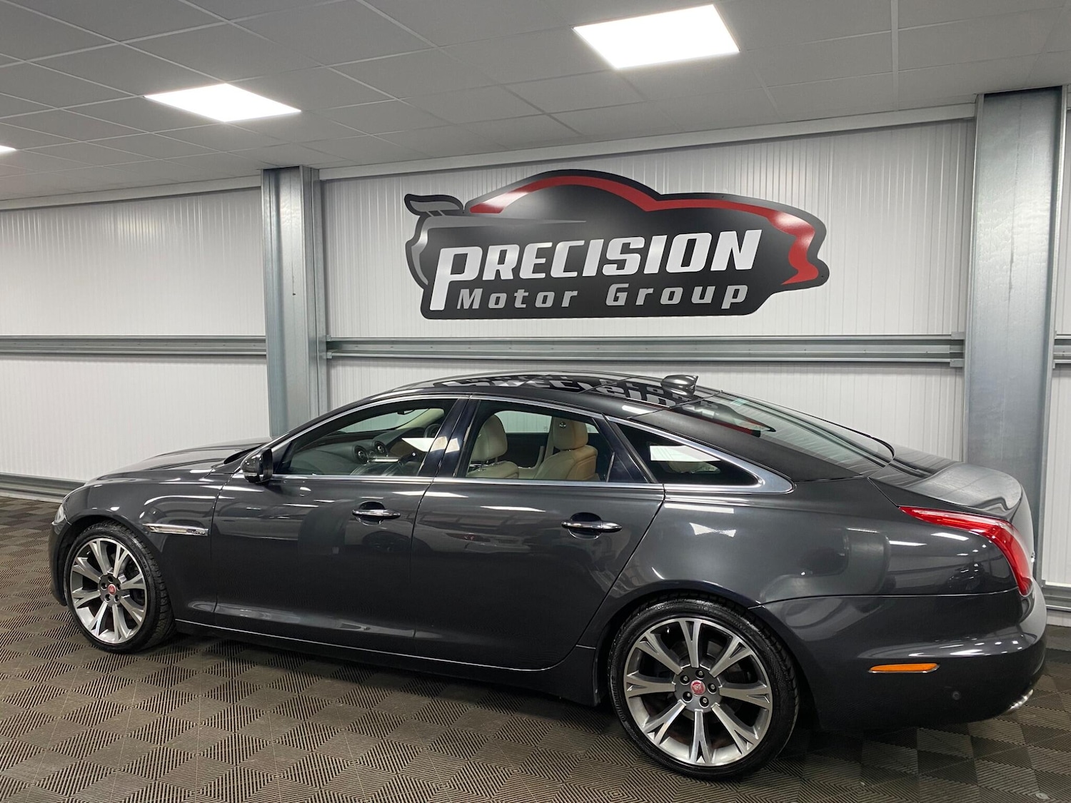 Used Jaguar XJ 2016 for sale - 76991093: Photo 16