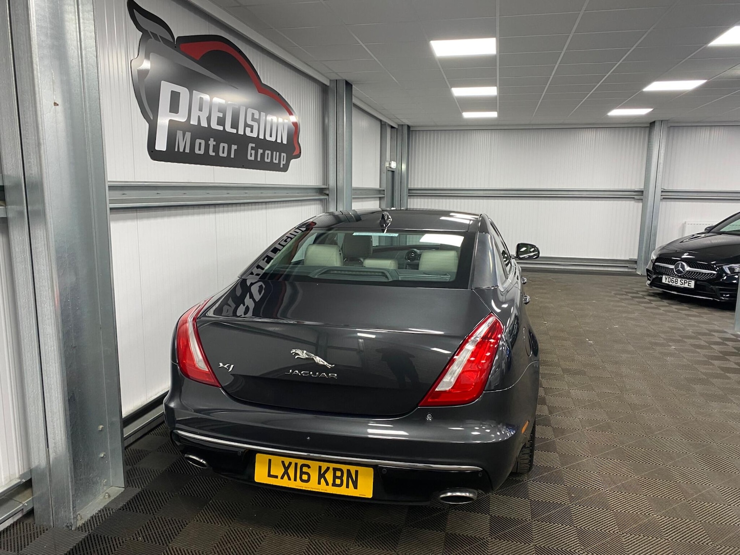 Used Jaguar XJ 2016 for sale - 76991093: Photo 17