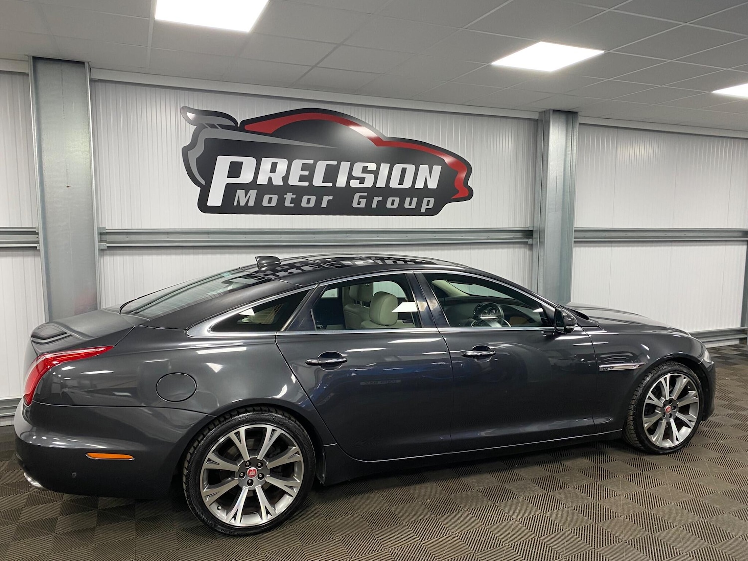 Used Jaguar XJ 2016 for sale - 76991093: Photo 22