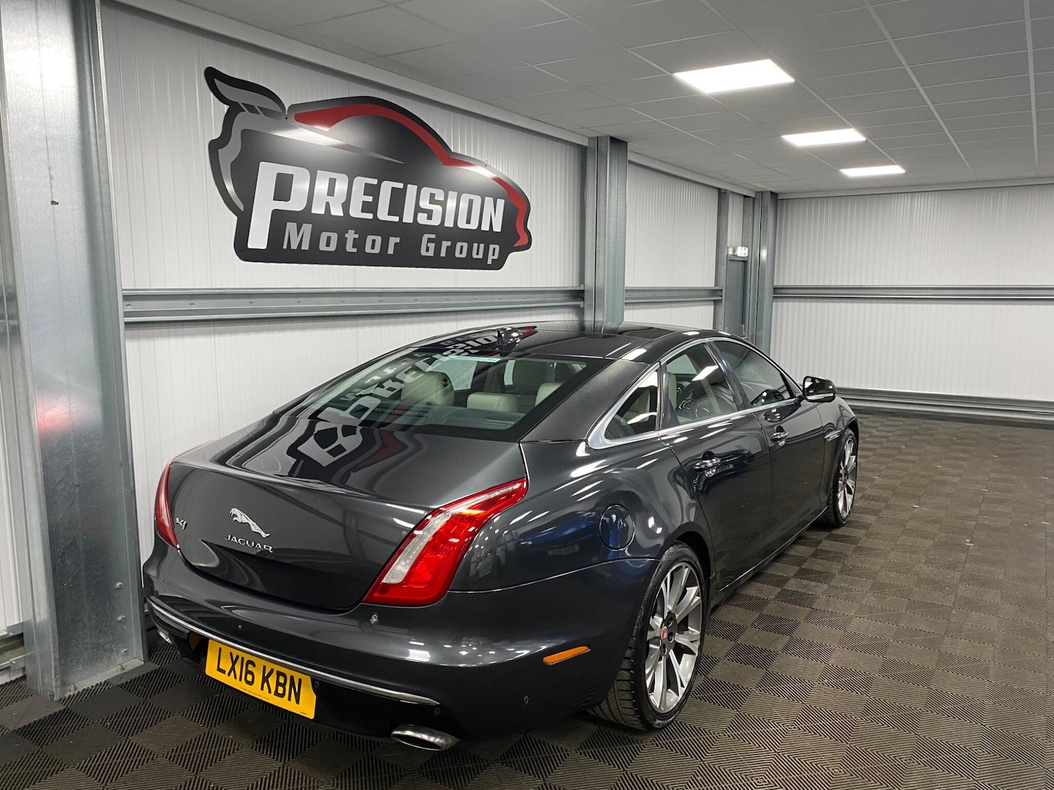 Used Jaguar XJ 2016 for sale - 76991093: Photo 24