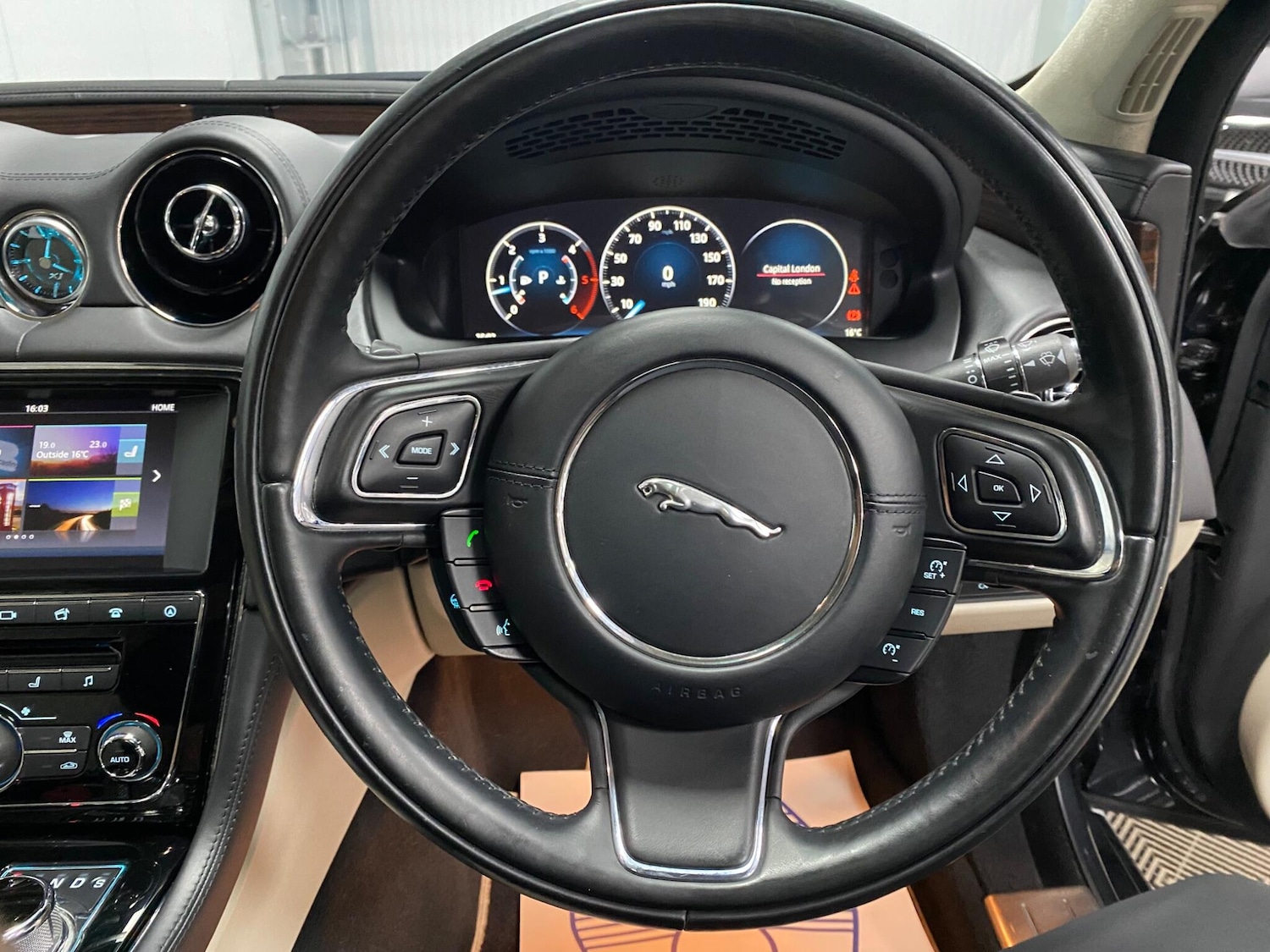 Used Jaguar XJ 2016 for sale - 76991093: Photo 26