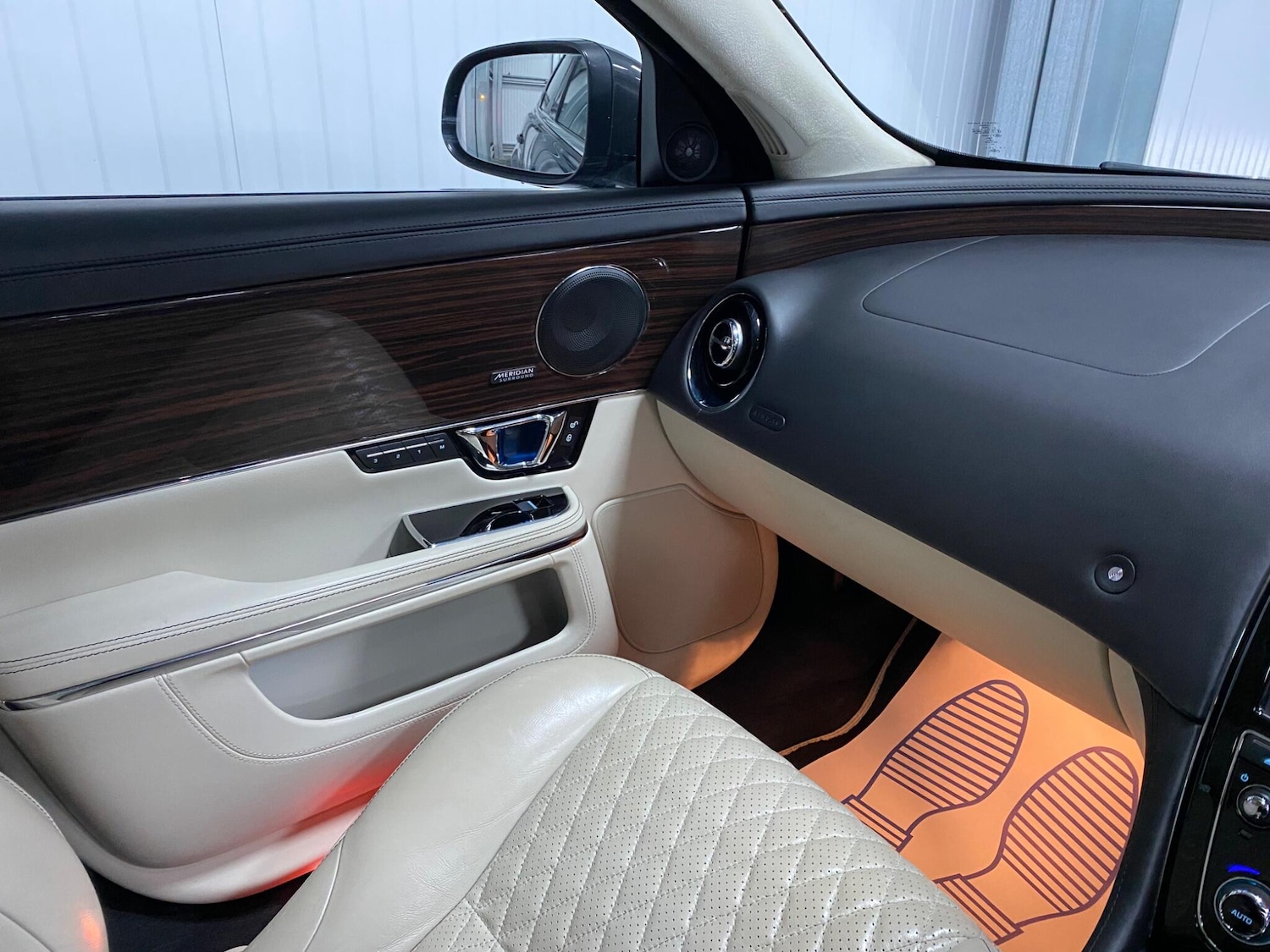 Used Jaguar XJ 2016 for sale - 76991093: Photo 48