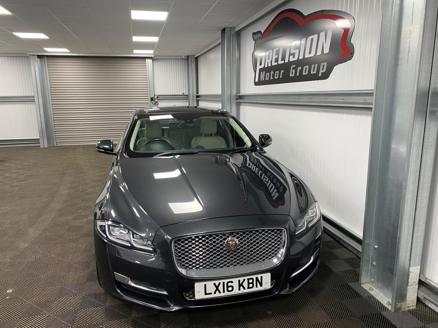 Used Jaguar XJ 2016 for sale - 76991093: Photo 6