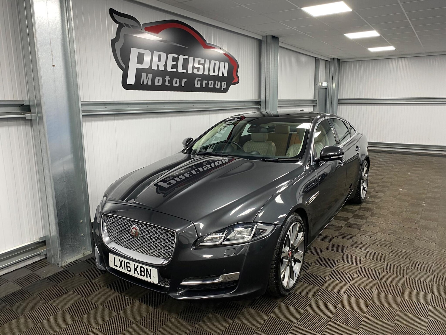 Used Jaguar XJ 2016 for sale - 76991093: Photo 9