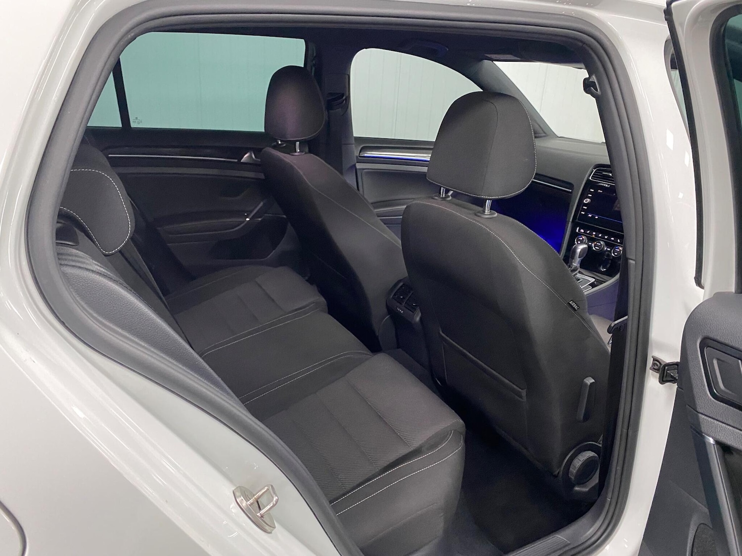 Used Volkswagen Golf 2017 for sale - 76993405: Photo 42