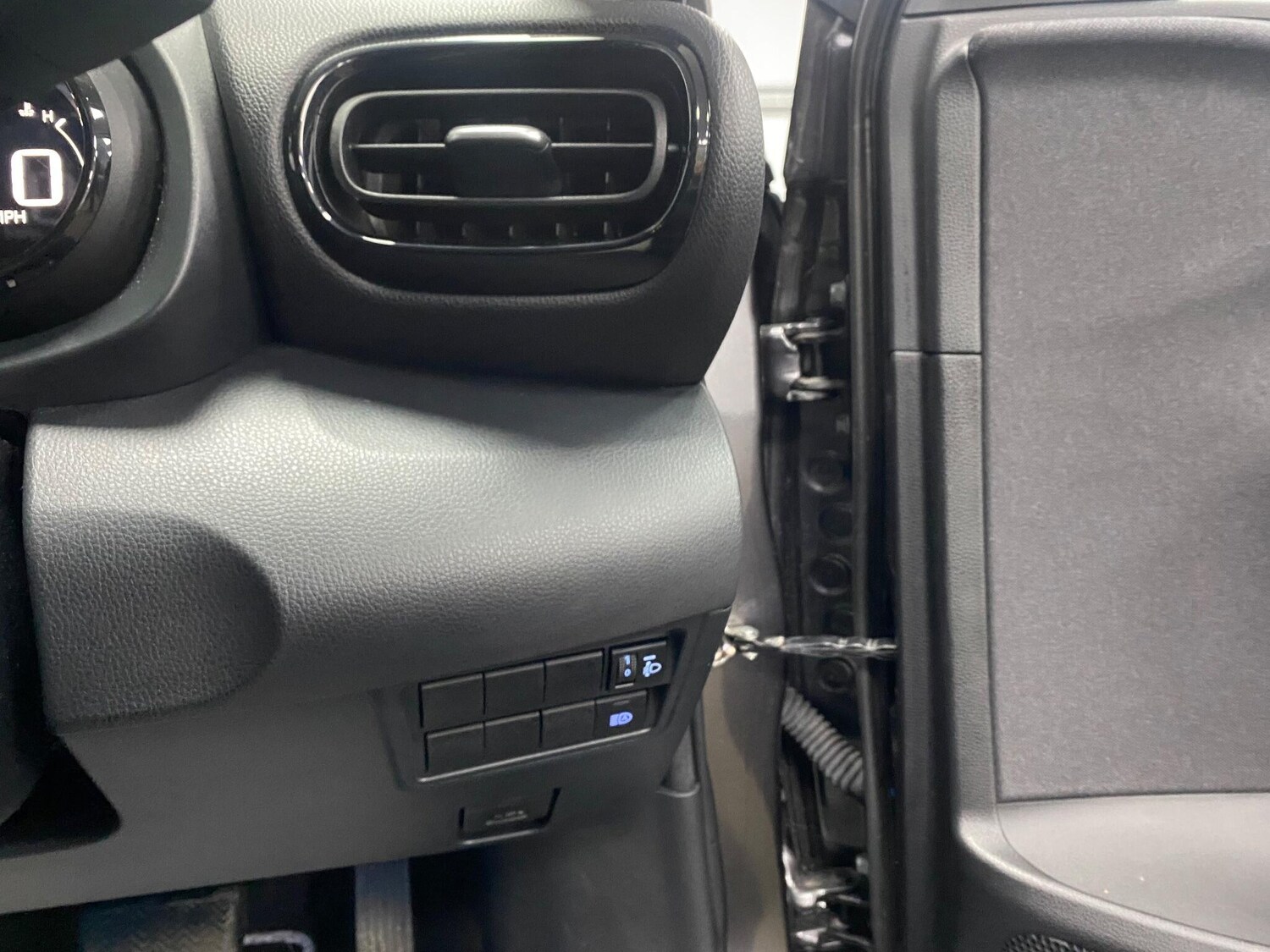 Used Mazda Mazda2 HYBRID 2023 for sale - 77892532: Photo 37