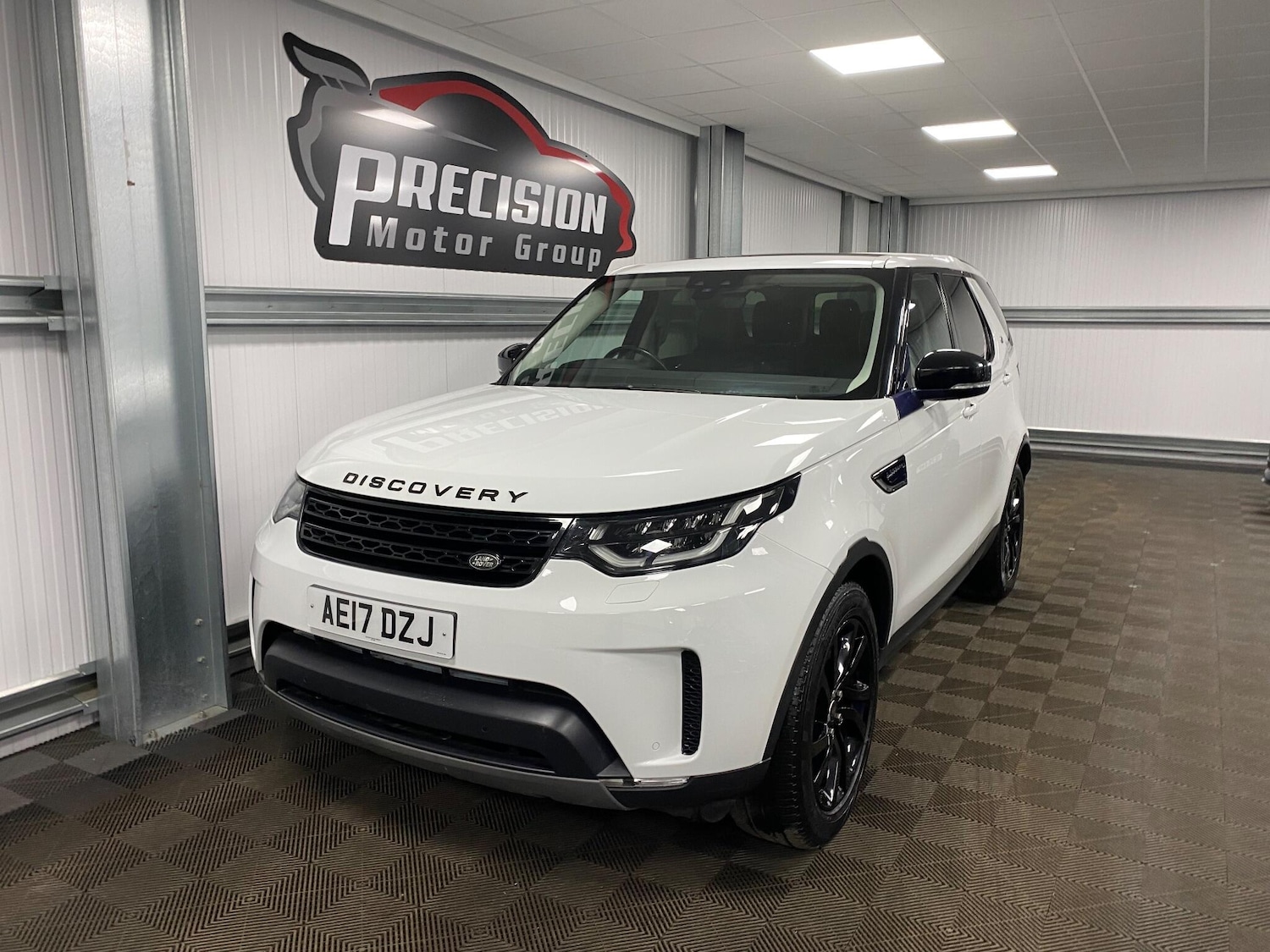 Used Land Rover Discovery 2017 for sale - 76997683: Photo 11