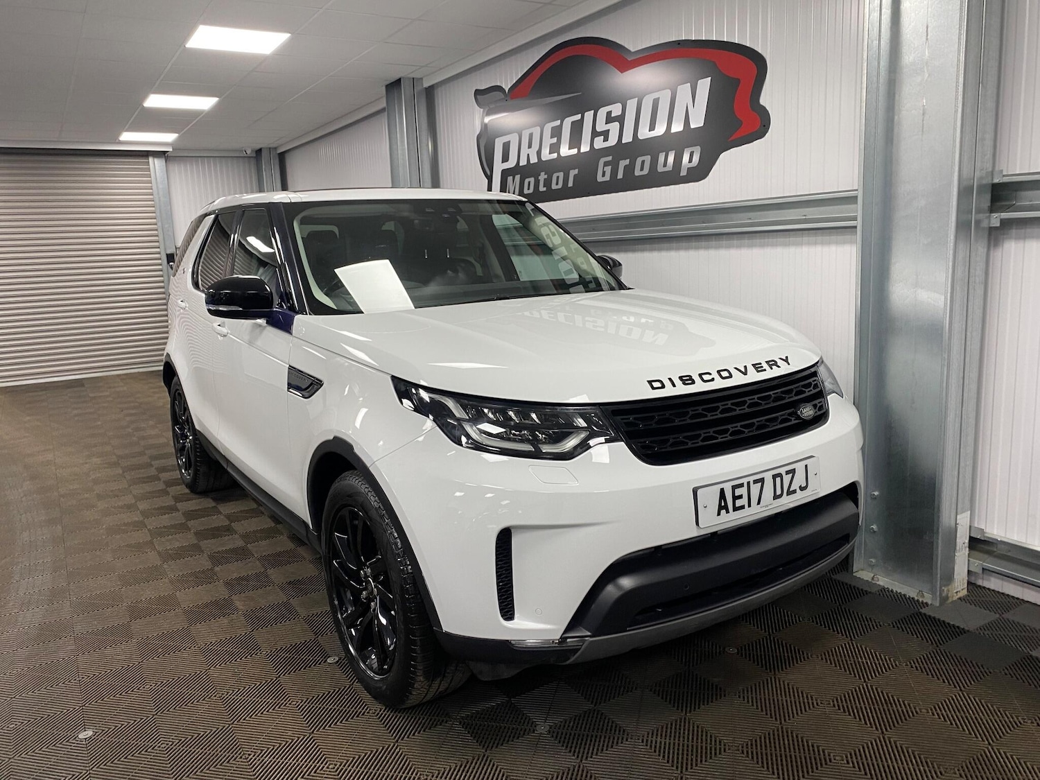 Used Land Rover Discovery 2017 for sale - 76997683: Photo 2