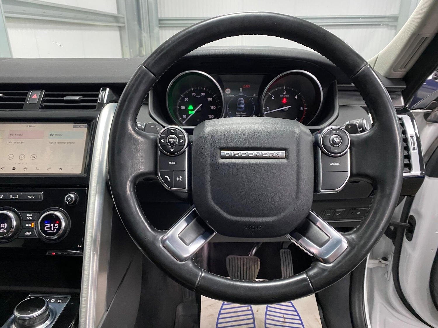 Used Land Rover Discovery 2017 for sale - 76997683: Photo 37