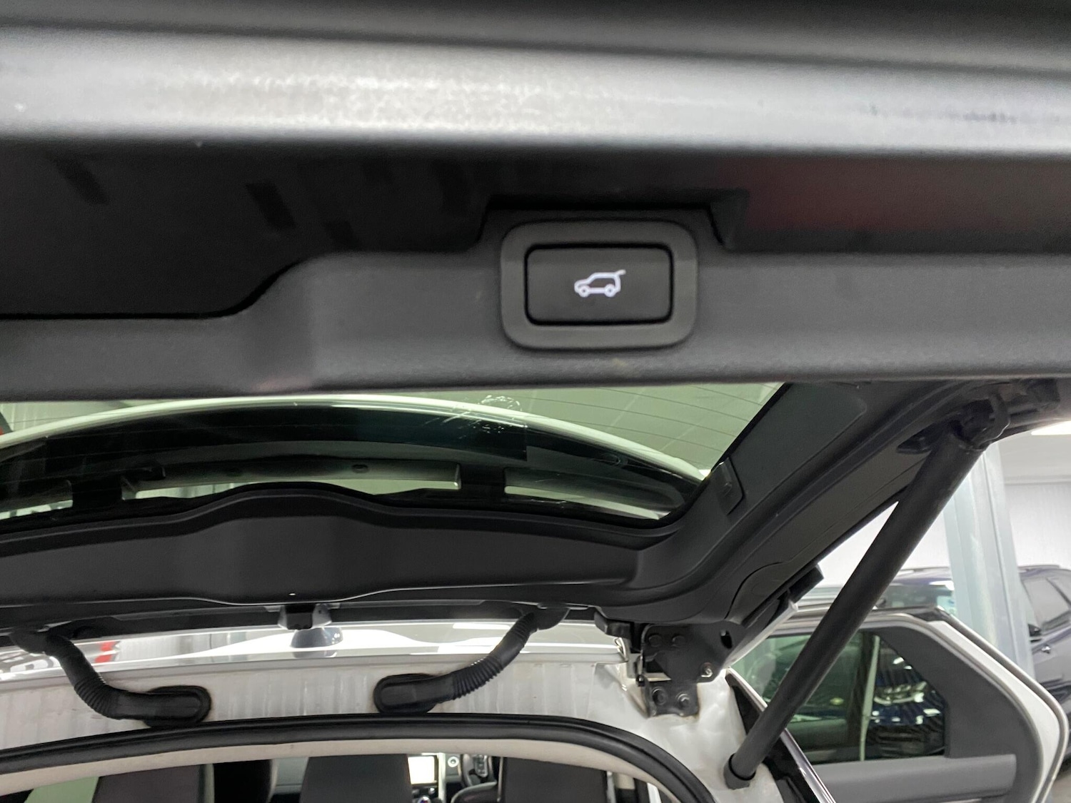 Used Land Rover Discovery 2017 for sale - 76997683: Photo 46