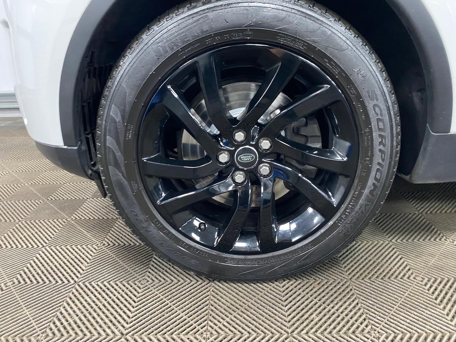 Used Land Rover Discovery 2017 for sale - 76997683: Photo 55