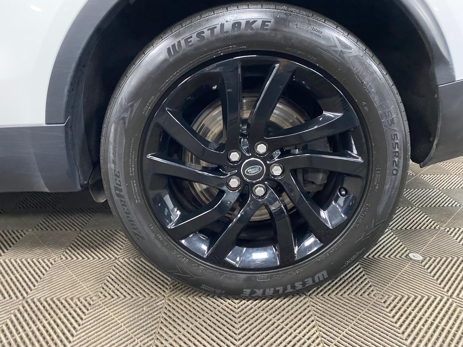 Used Land Rover Discovery 2017 for sale - 76997683: Photo 57