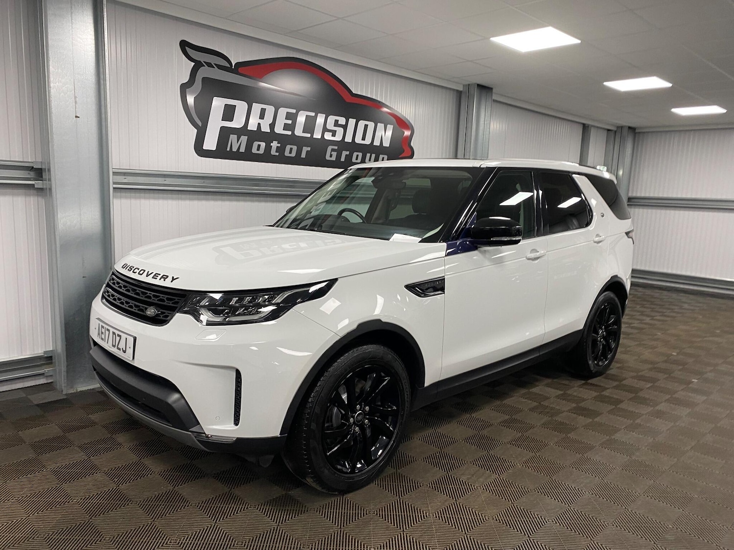 Used Land Rover Discovery 2017 for sale - 76997683: Photo 9