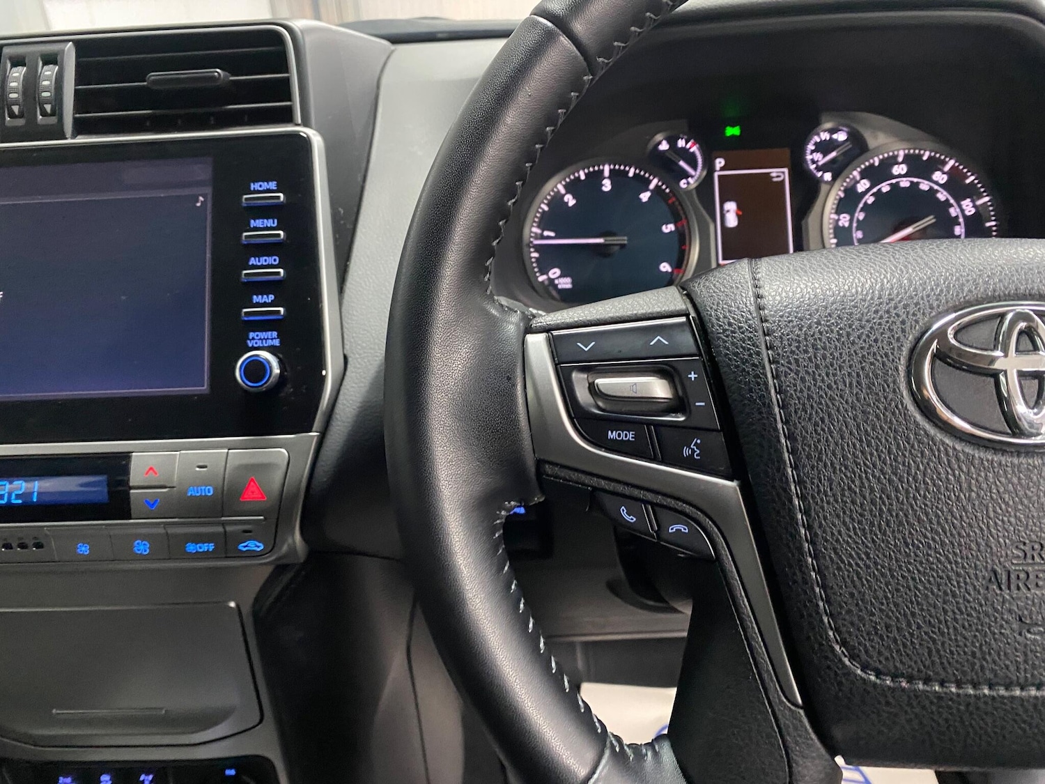 Used Toyota Land Cruiser 2023 for sale - 77040207: Photo 36