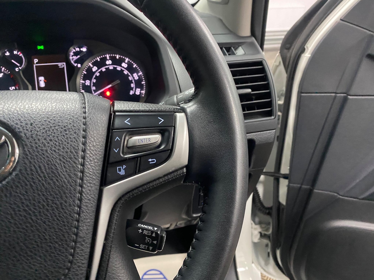 Used Toyota Land Cruiser 2023 for sale - 77040207: Photo 37