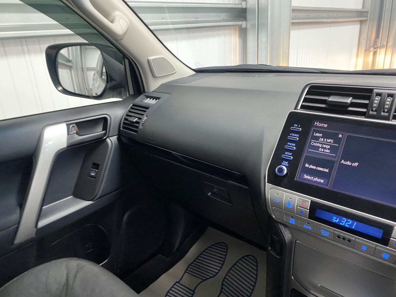 Used Toyota Land Cruiser 2023 for sale - 77040207: Photo 38