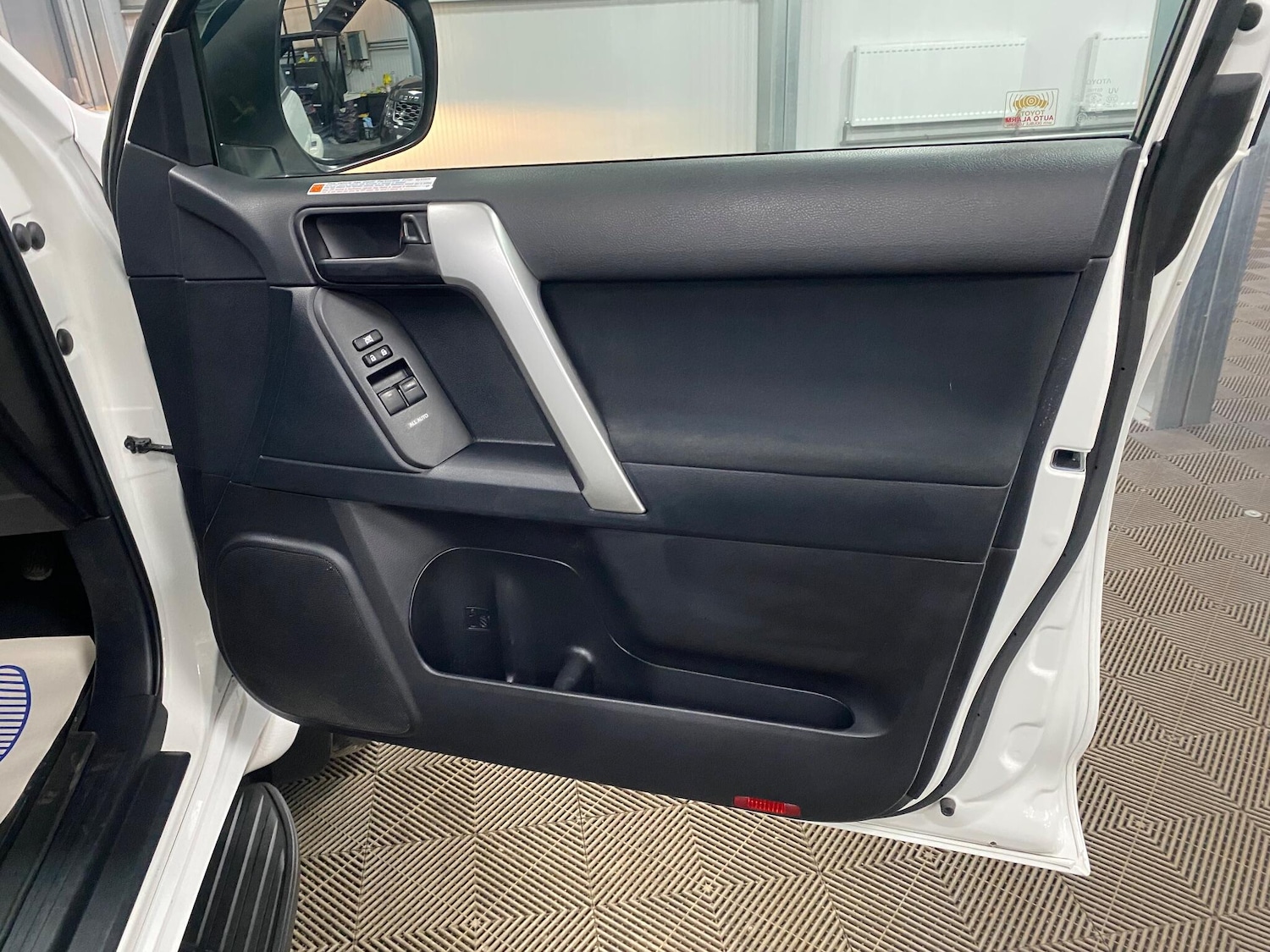 Used Toyota Land Cruiser 2023 for sale - 77040207: Photo 40