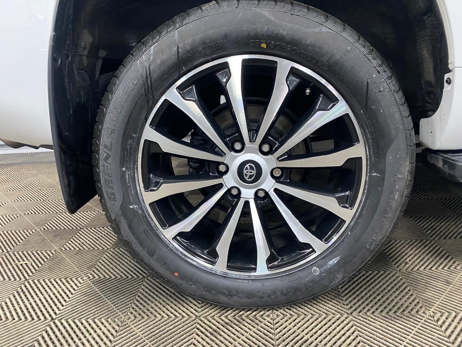 Used Toyota Land Cruiser 2023 for sale - 77040207: Photo 43