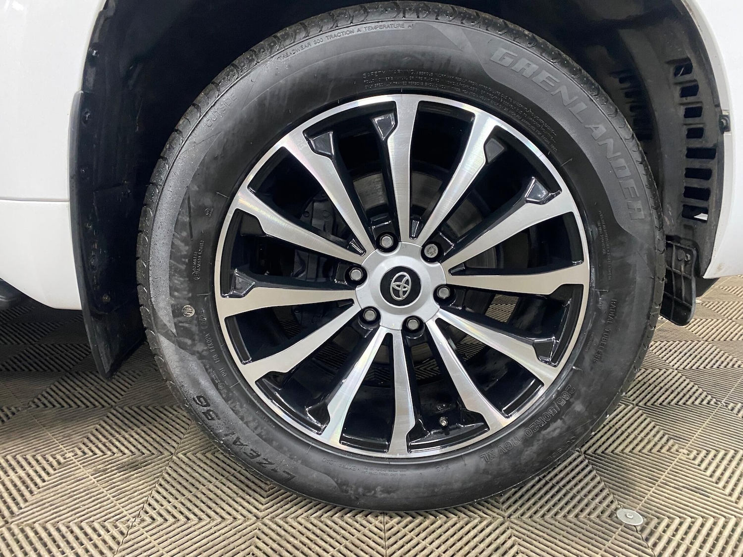 Used Toyota Land Cruiser 2023 for sale - 77040207: Photo 44