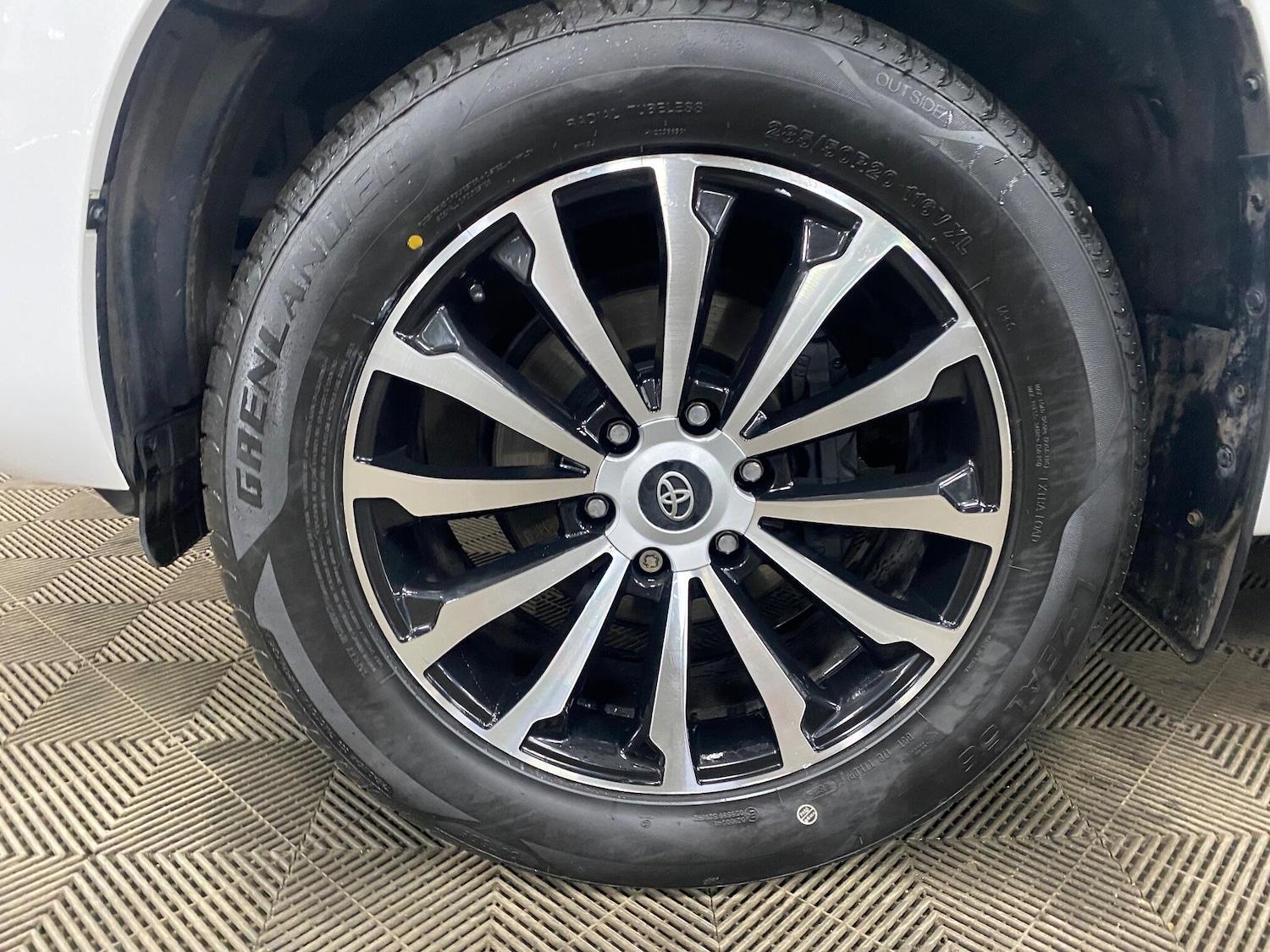 Used Toyota Land Cruiser 2023 for sale - 77040207: Photo 45