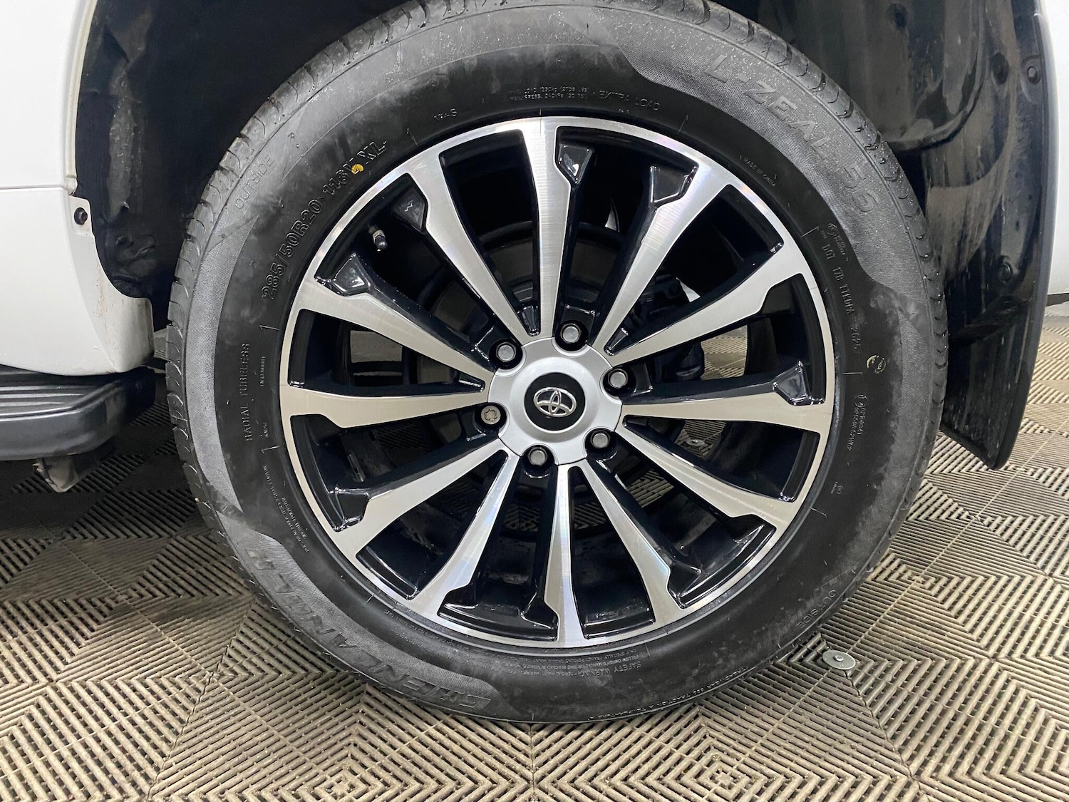 Used Toyota Land Cruiser 2023 for sale - 77040207: Photo 46