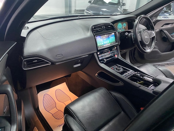 Used Jaguar F-Pace 2018 for sale - 76226480: Photo 38