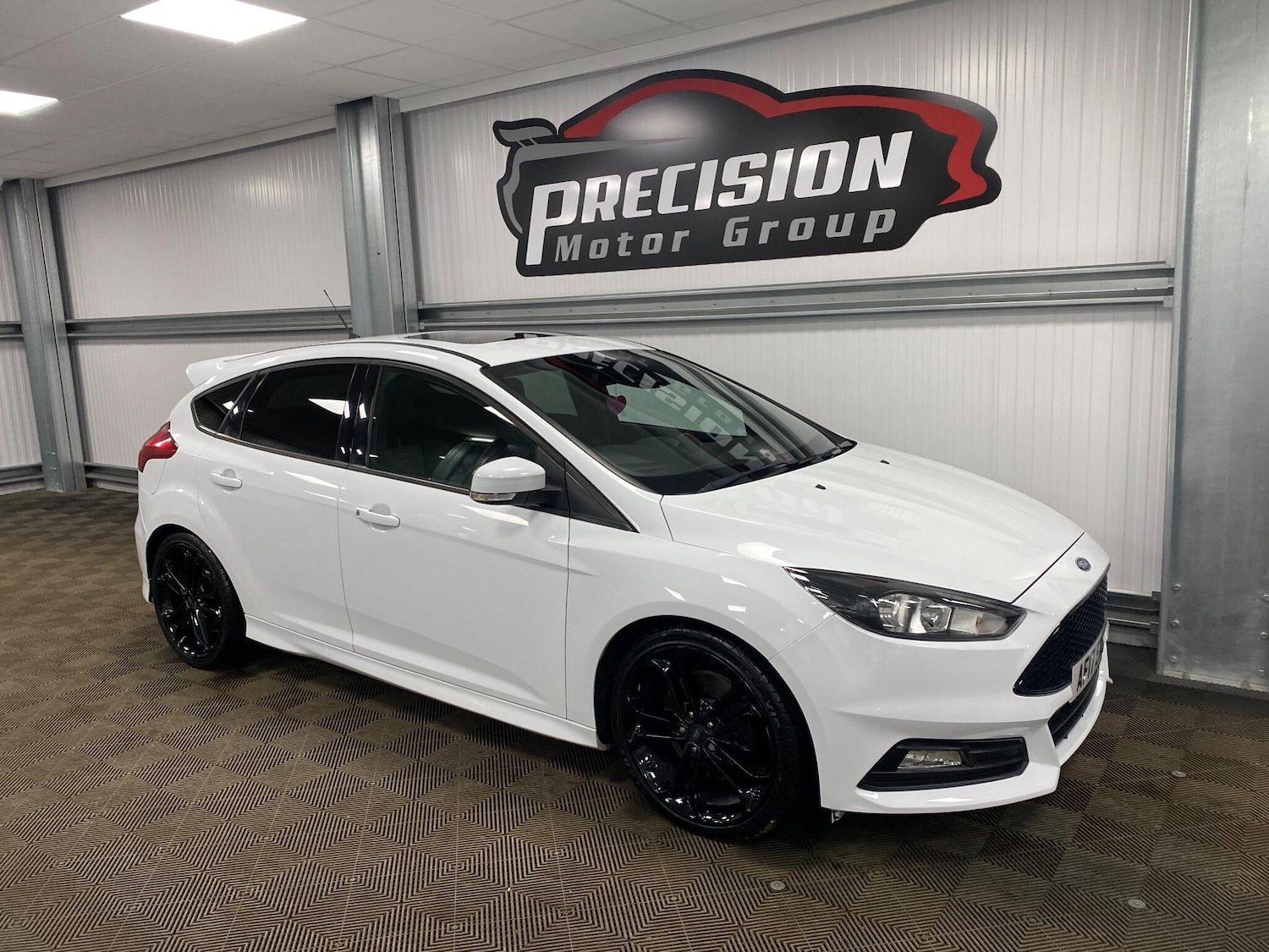 Used Ford Focus 2017 for sale - 76935910: Photo 3