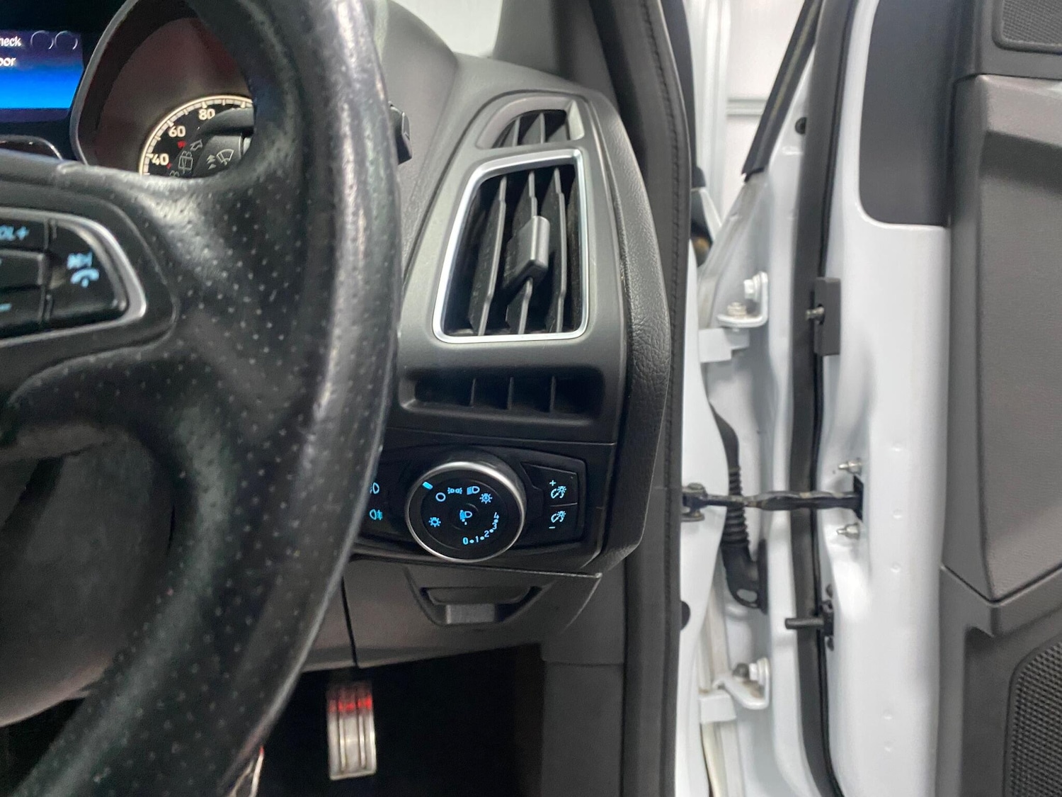 Used Ford Focus 2017 for sale - 76935910: Photo 41