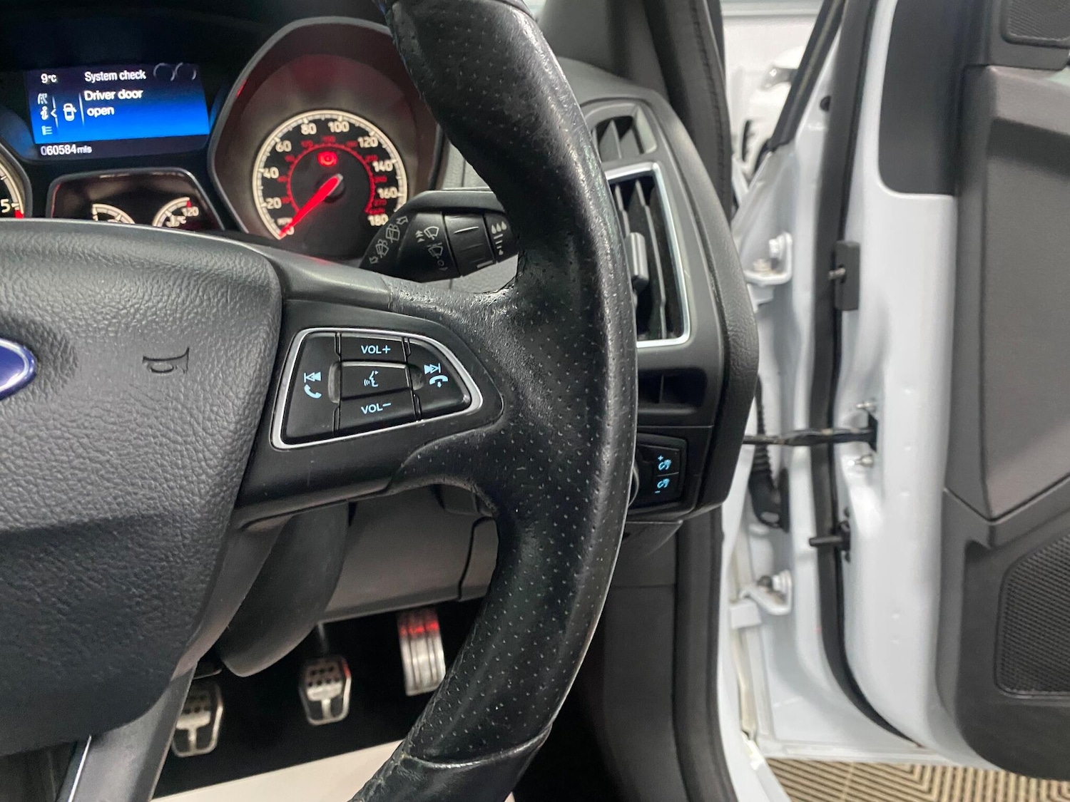 Used Ford Focus 2017 for sale - 76935910: Photo 44