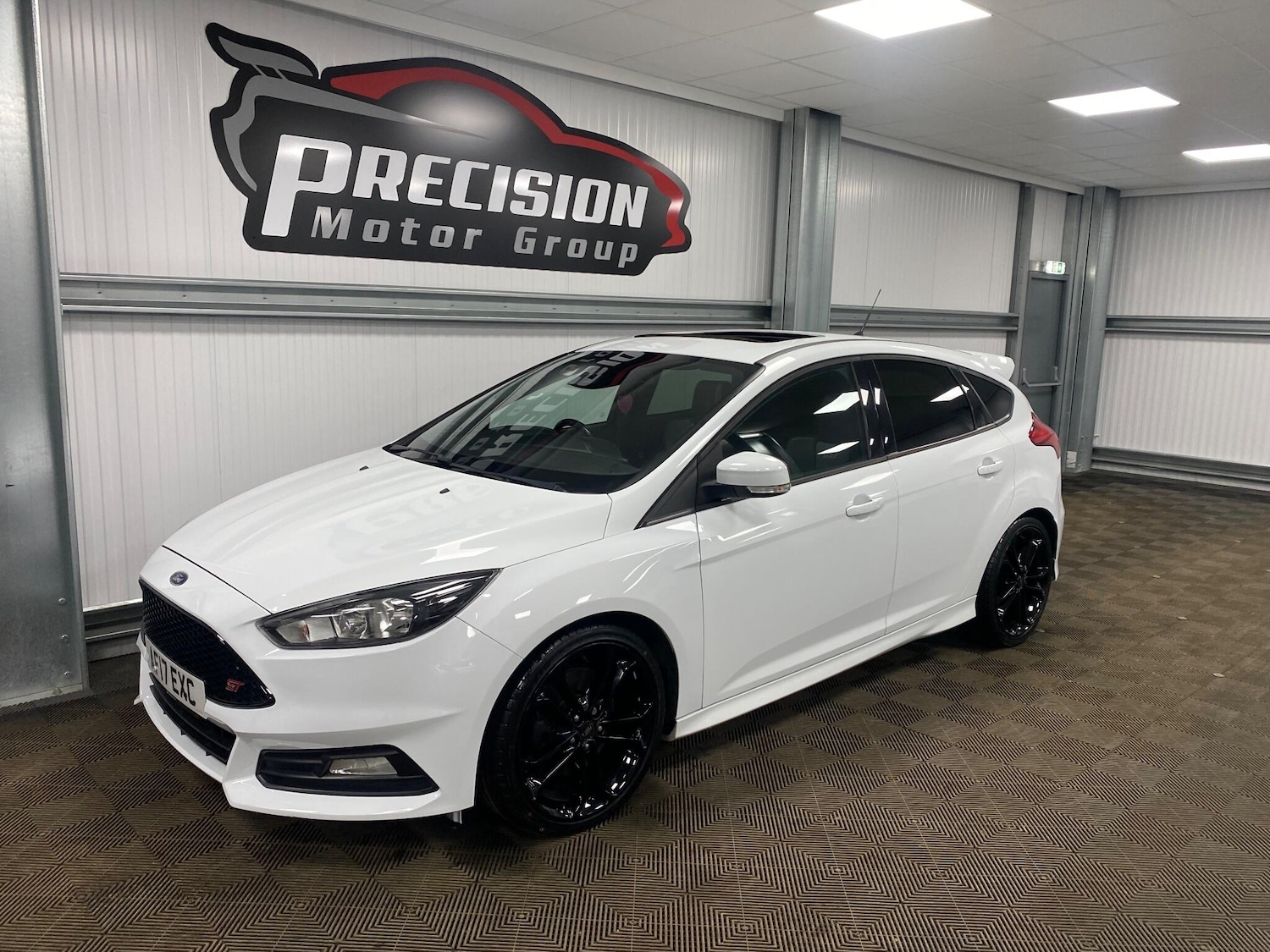 Used Ford Focus 2017 for sale - 76935910: Photo 5