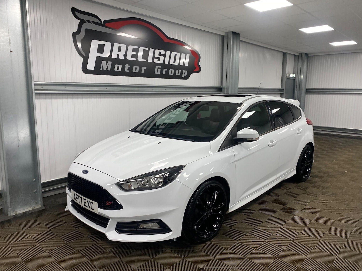 Used Ford Focus 2017 for sale - 76935910: Photo 9