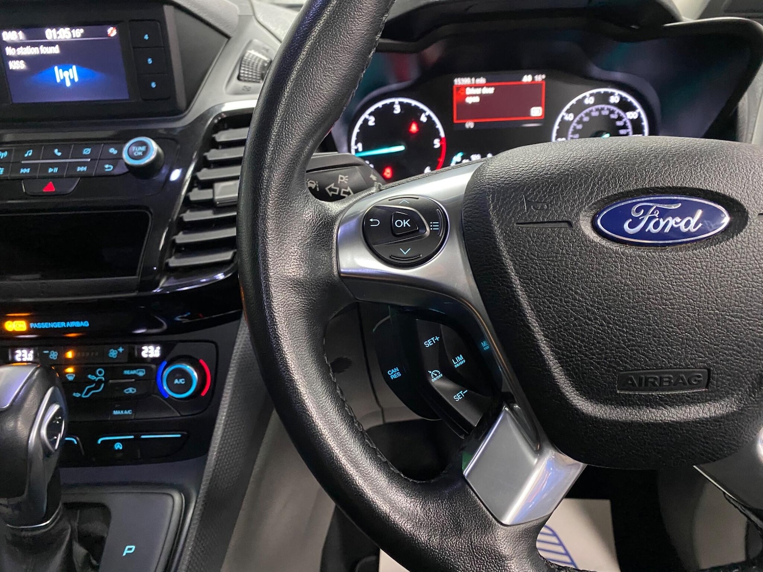 Used Ford Tourneo Connect 2020 for sale - 76360131: Photo 38