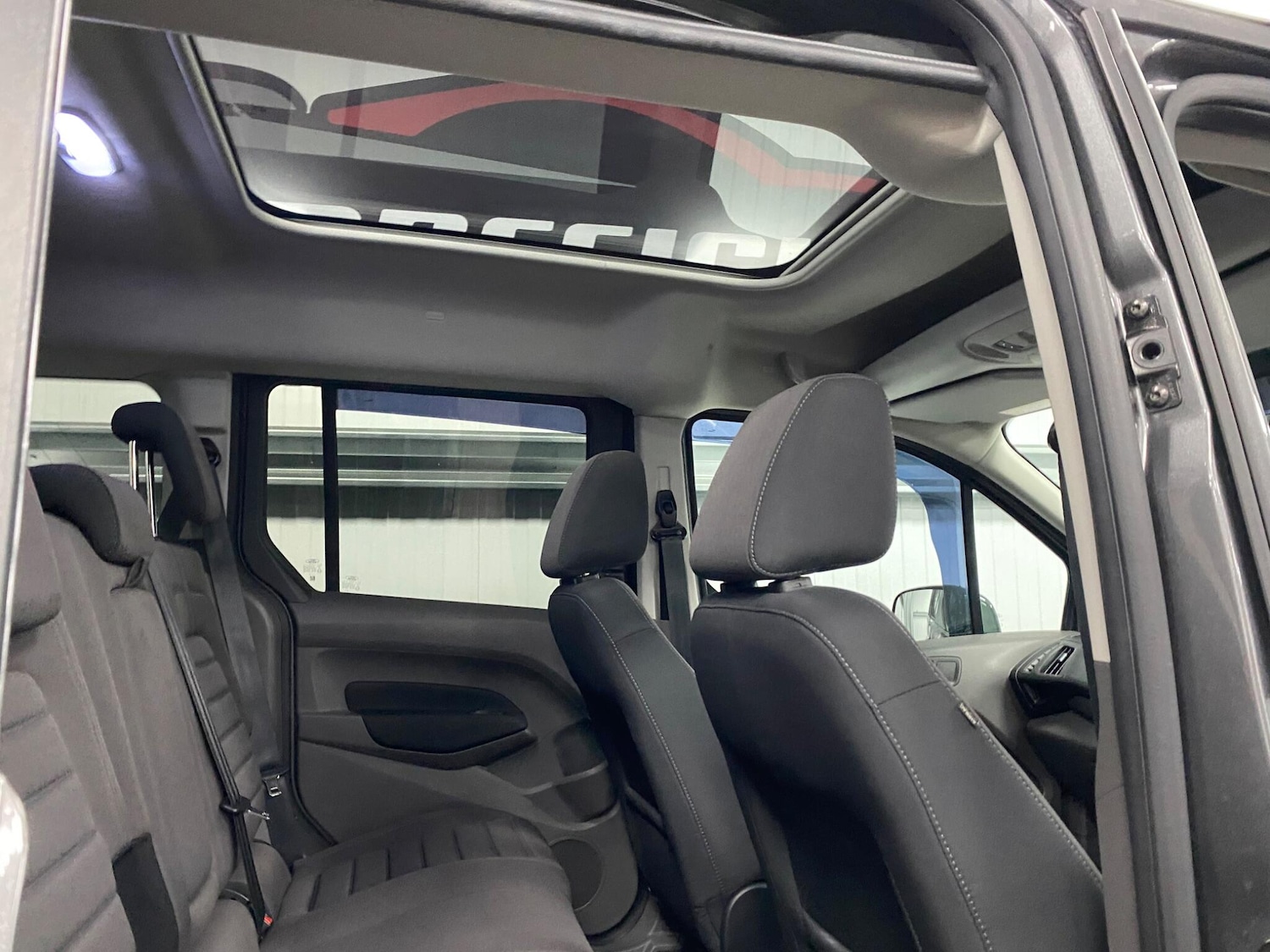 Used Ford Tourneo Connect 2020 for sale - 76360131: Photo 41