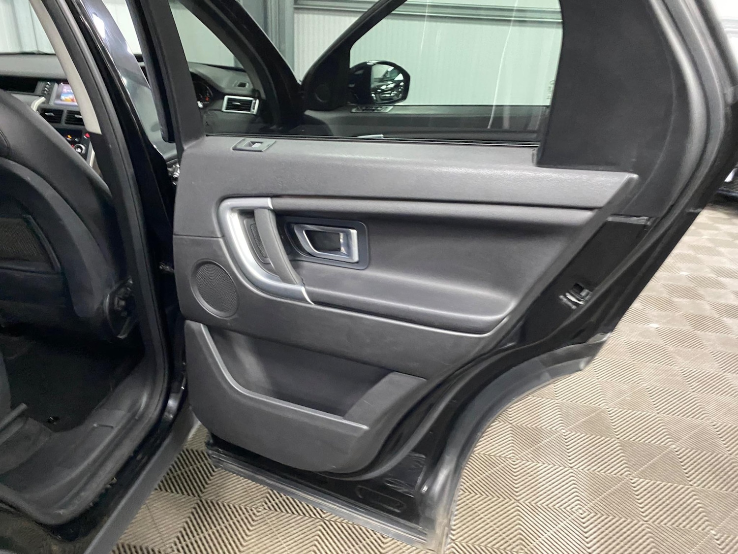 Used Land Rover Discovery Sport 2017 for sale - 76987954: Photo 44