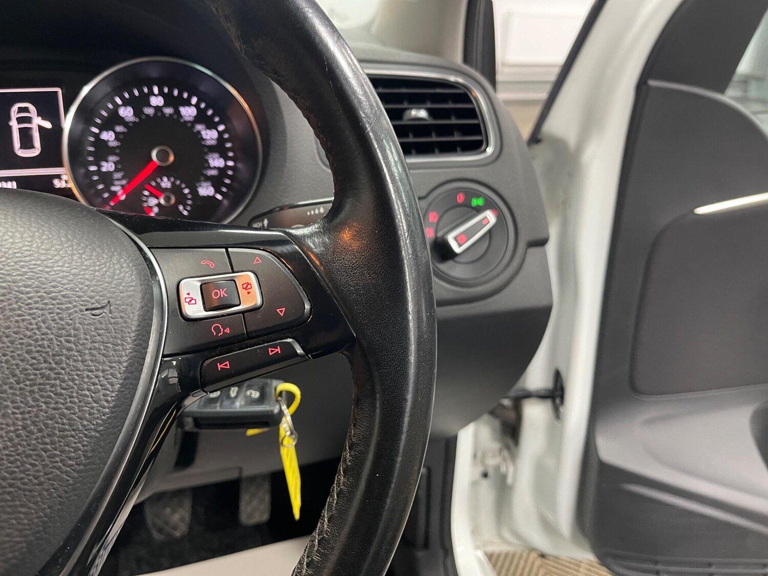 Used Volkswagen Polo 2016 for sale - 77574783: Photo 39