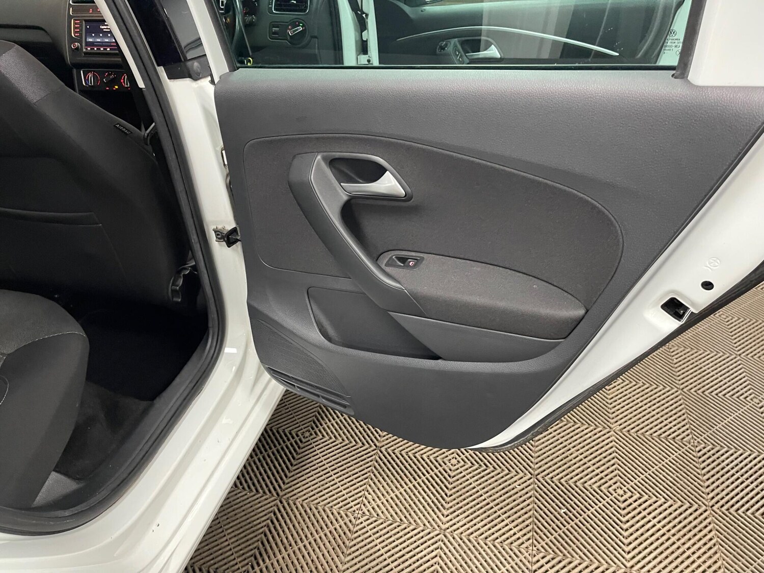 Used Volkswagen Polo 2016 for sale - 77574783: Photo 41